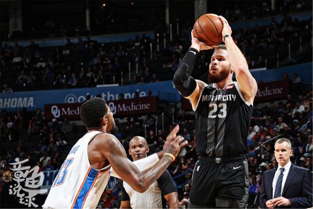  亚历山大34分雷霆击溃活塞  